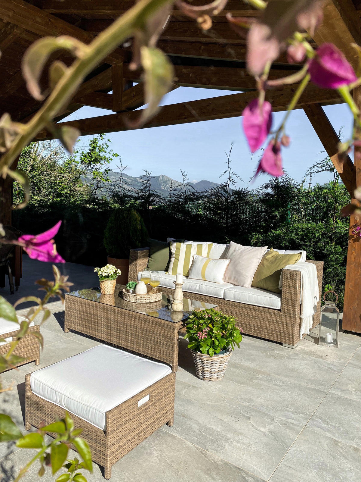 LOUNGE SEDACÍ SOUPRAVA SADA 5-místná hnědá polstrování bílá Belluno - bílá, plast - Beliani