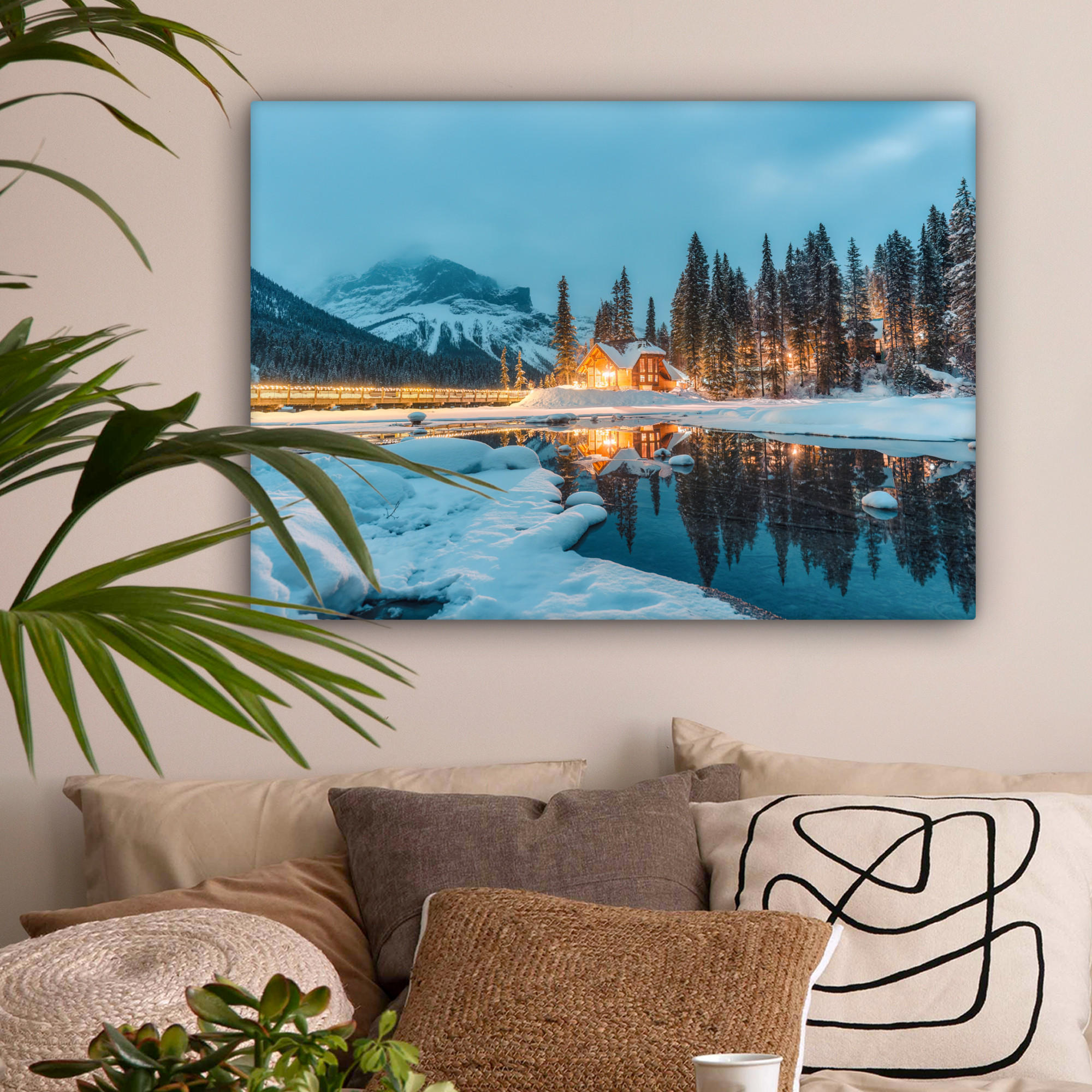 LEINWANDBILD Winterlandschaft - Natur - Haus - Berge - Schnee Wandbilder 80x60 cm - Hellblau, Textil (80/60cm) - MuchoWow