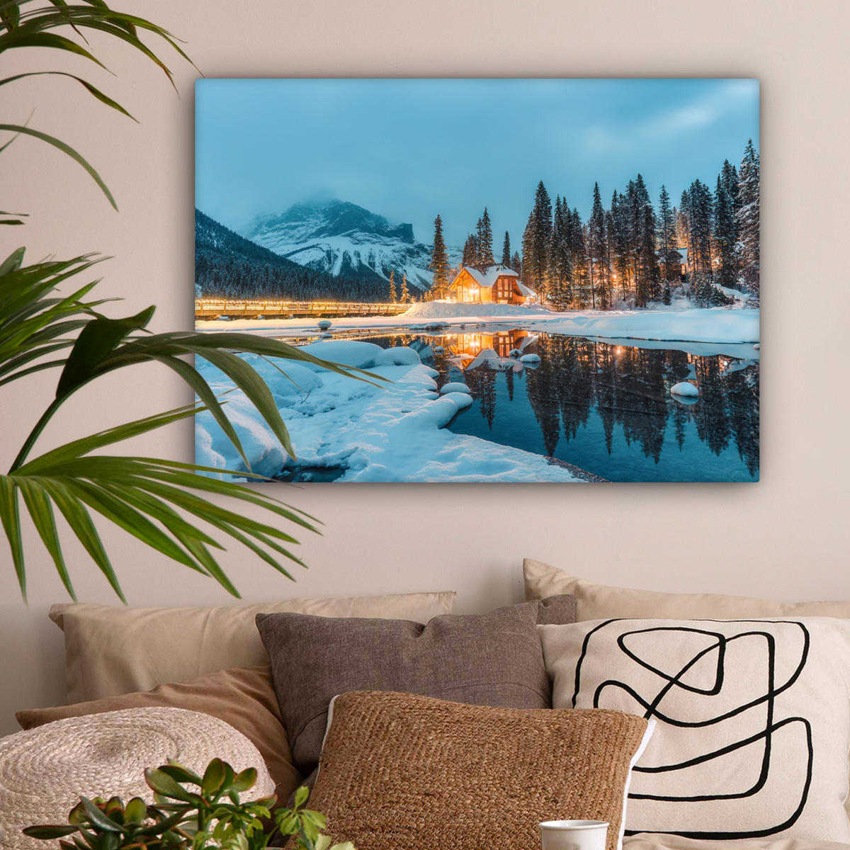 LEINWANDBILD Winterlandschaft - Natur - Haus - Berge - Schnee Wandbilder 80x60 cm - Hellblau, Textil (80/60cm) - MuchoWow