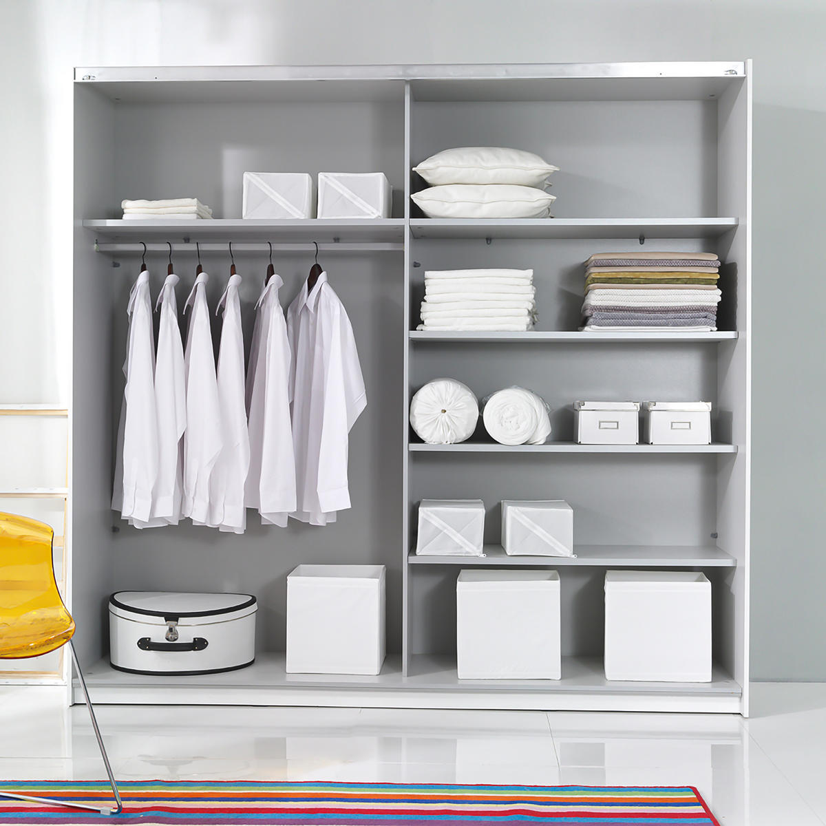 SCHWEBETÜRENSCHRANK BETTINA 200/210/61 cm 2-türig mit Spiegel Weiß - Weiß, Holzwerkstoff (200/210/61cm) - MASSENO