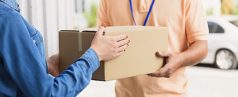 Online Versand - Lieferung - Paket