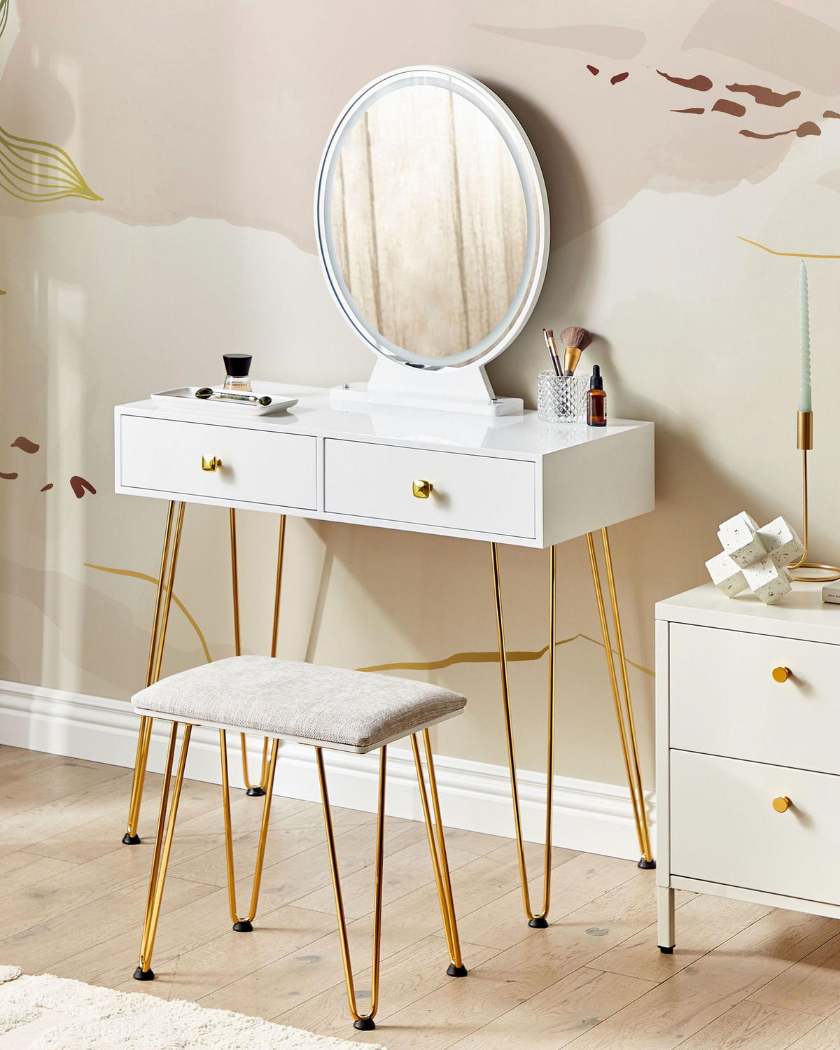SCHMINKTISCH mit ovalem LED-Spiegel Hocker 2 Schubladen weiß/gold Caen - Goldfarben/Weiß, Holzwerkstoff (82/137/40cm) - Beliani