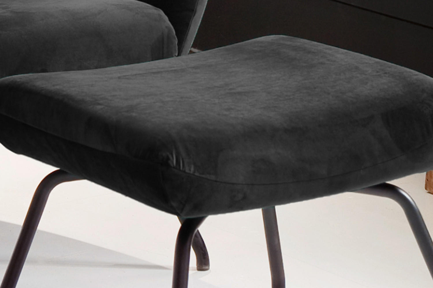HOCKER LOTTE Schwarz Velvet - Schwarz, Textil/Metall (57/44/52cm) - KAWOLA