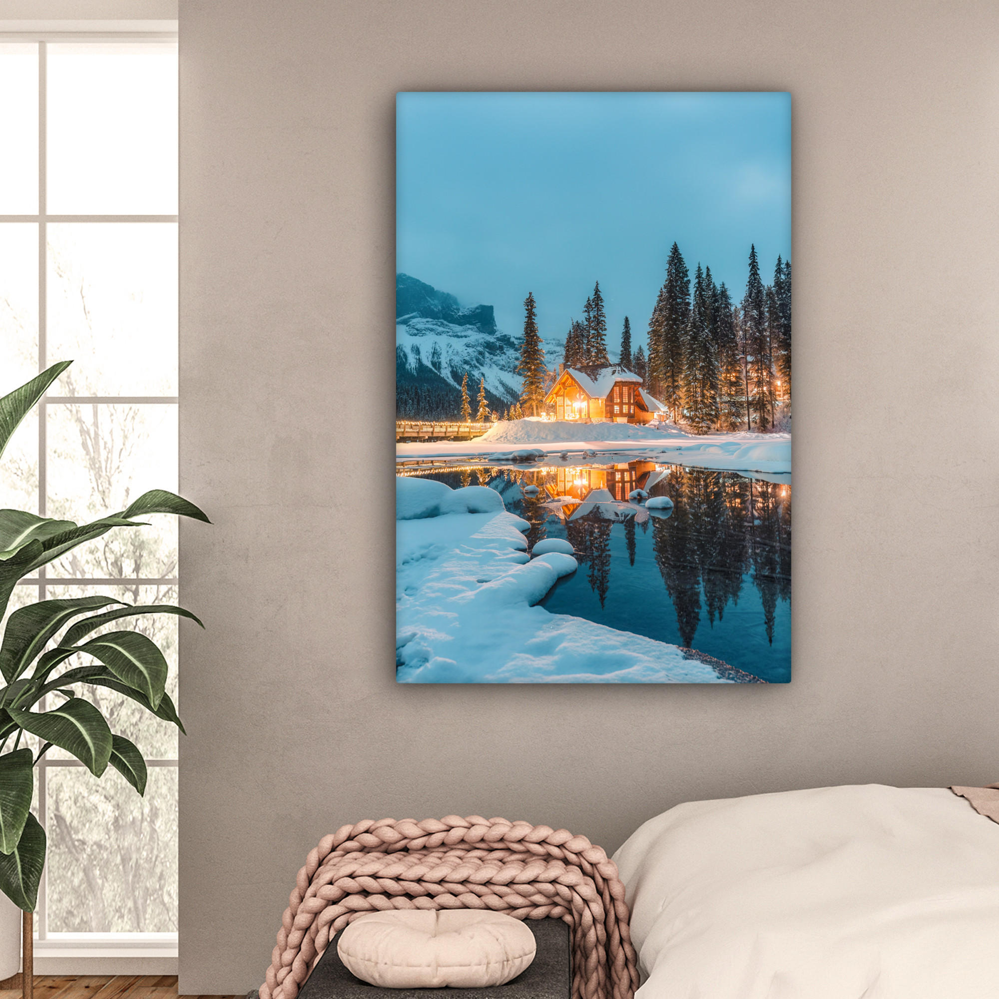 LEINWANDBILD Winterlandschaft - Natur - Haus - Berge - Schnee 90x140 cm - Hellblau, Textil (90/140cm) - MuchoWow