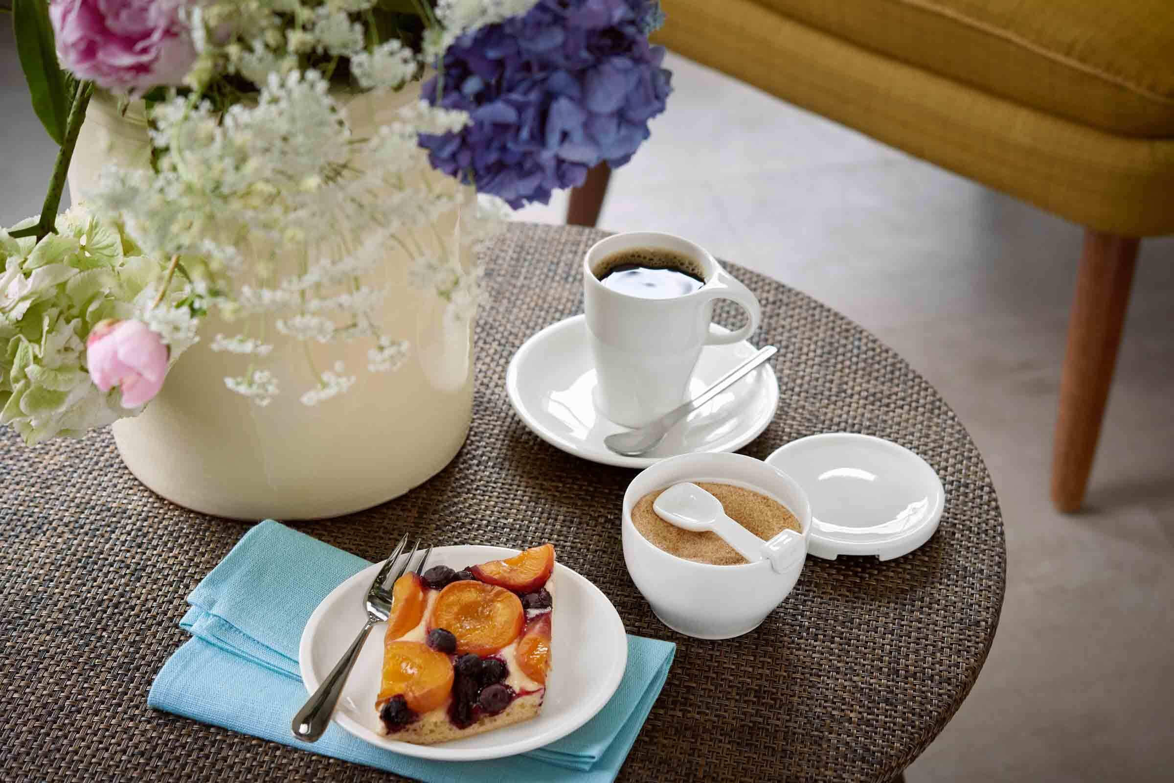 CAFÉ AU LAIT-TASSEN MIT UNTERTASSEN Artesano Original weiß 260 ml 6er Set - Weiß, Keramik (17/12/17cm) - Villeroy & Boch