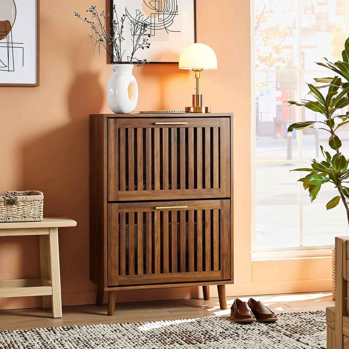 SCHUHSCHRANK 60 cm Walnussoptik mit 2 Klappfächern, offenem Regal und Metallgriff für Flur - Walnussfarben, Holzwerkstoff (60/93/24cm) - Urban Meuble