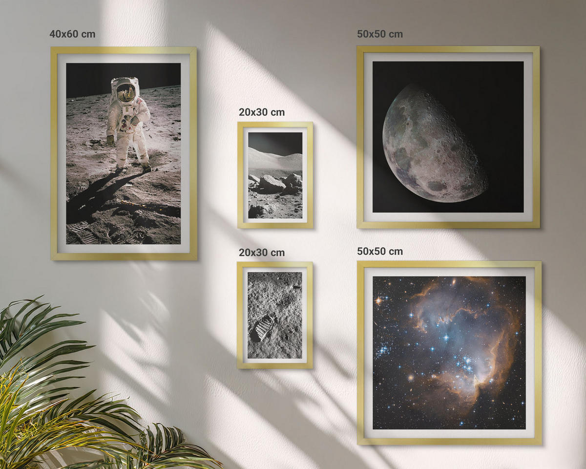 WANDBILDER 5er Set - 50x50 cm & 20x30 cm & 40x60 cm Goldrahmen - Astronautenfoto vom Mond - Goldfarben, Kunststoff (40/60cm) - ArtPrintCave