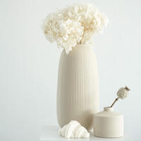 HORTENSIE: Zeitlose Schönheit, konservierte Hortensien als perfekte Dekoration - weiß / 30 cm - Weiß, Naturmaterialien (30cm) - Lykke & You