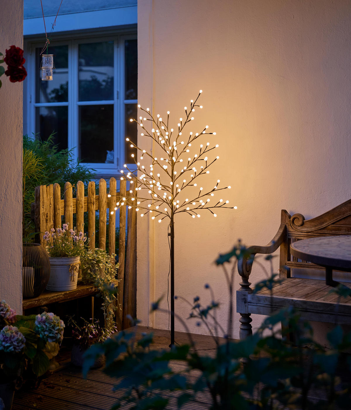 LED-BAUM Northpoint mit 150 warmweißen LEDs, 150 cm Höhe, Timer & 5 m Kabel - Weiß, Kunststoff (60/60/150cm) - Northpoint