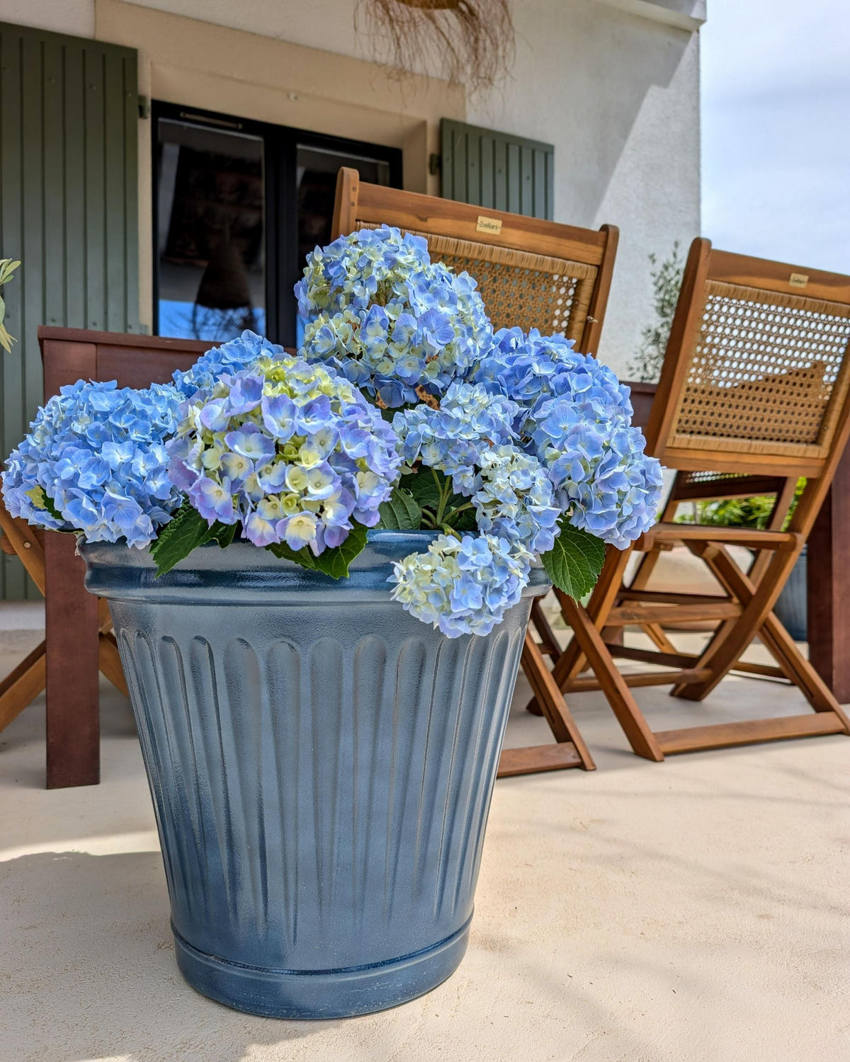 KVĚTINÁČ Modrý Maize - modrá, plast (39cm) - Beliani