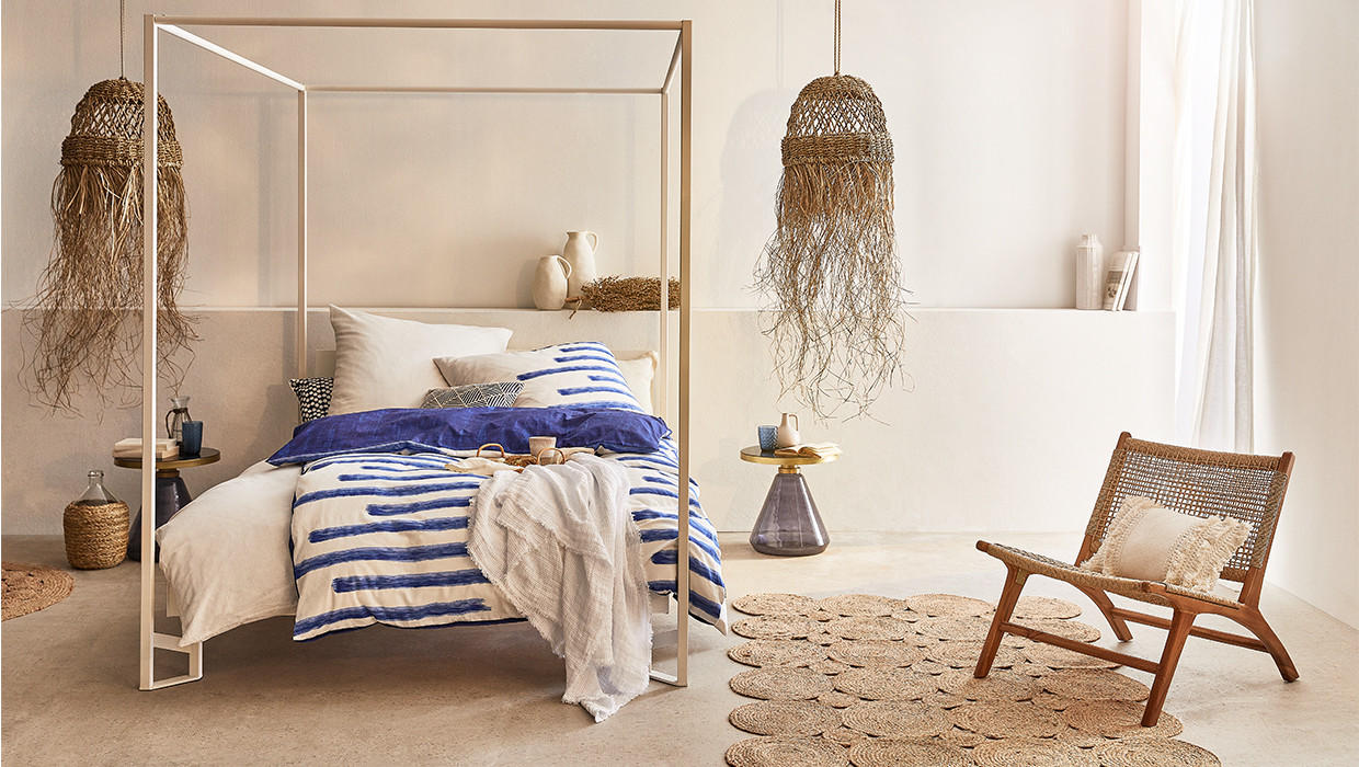 Bett, weiss, blau