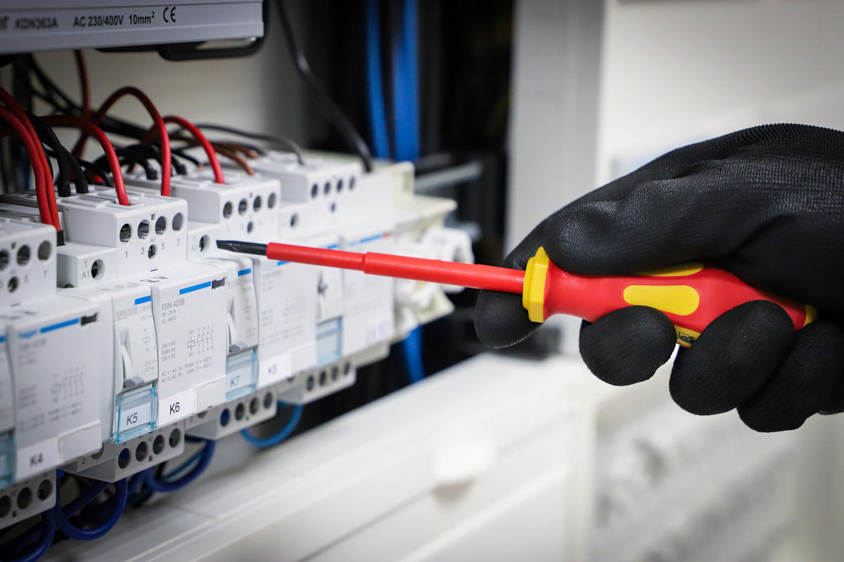 VDE-ELEKTRIKER-SCHRAUBENDREHER-SATZ | SCHLITZ/KREUZSCHLITZ | 5-TLG. - Multicolor, Kunststoff/Metall (1/1cm) - BGS technic