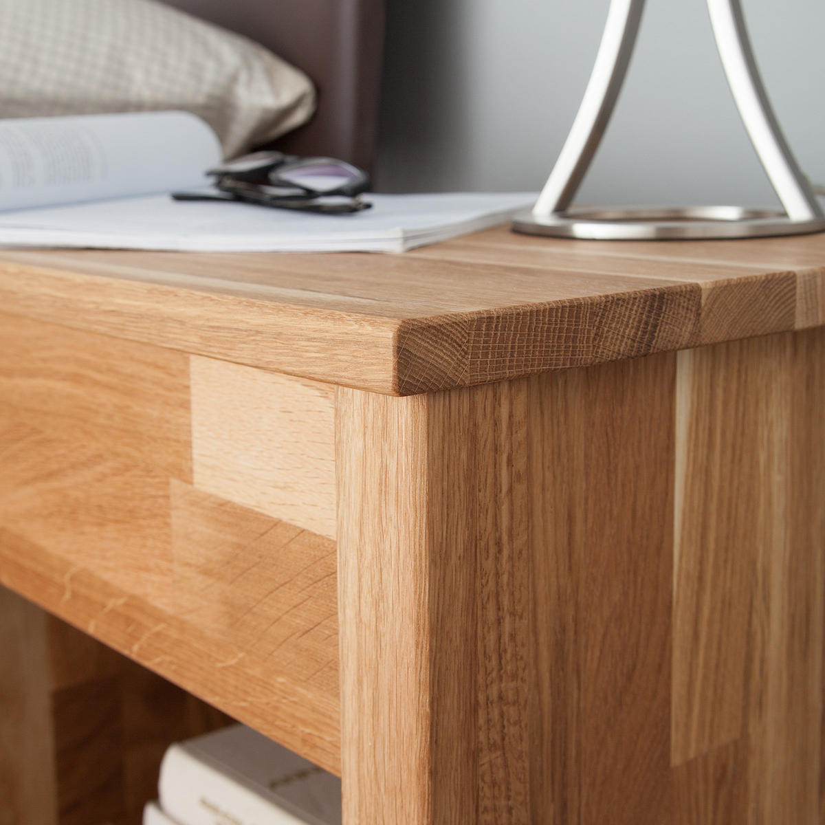 NACHTKOMMODE - Eiche massiv - geölt - Eichefarben, Holz (47/49/37cm) - home24