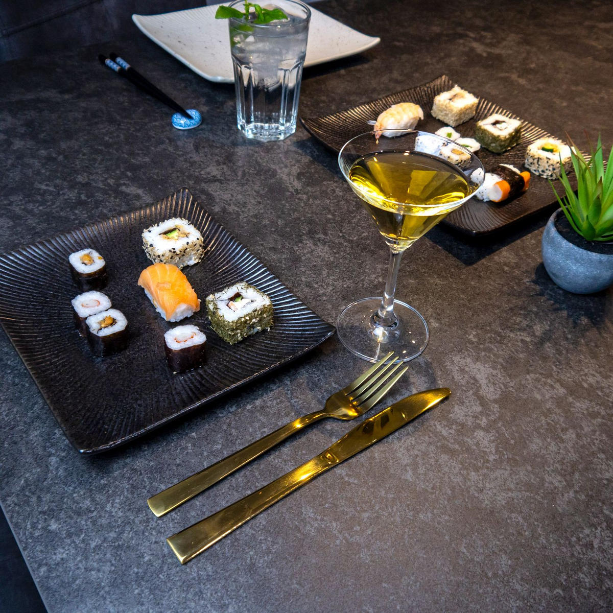 SUSHI TELLER - Schwarz, Keramik (20.5/2.8/23cm) - Intirilife