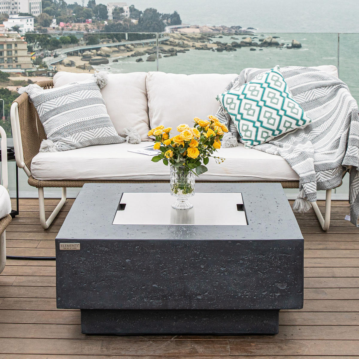 FEUERTISCH Manhattan Gasfeuerstelle aus GF-Beton - 4-tlg. Set inkl. Glasumrandung, Brennerabdeckung und Gasflaschen-Abdeckung - Dunkelgrau, Naturmaterialien (91/40/91cm) - Elementi