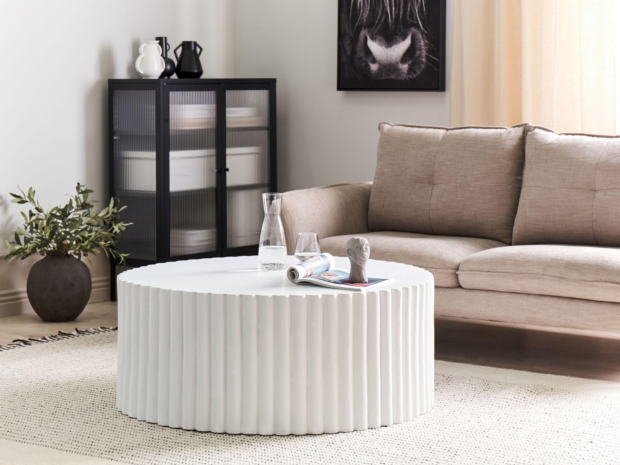 COUCHTISCH Beton Lamellen-Optik weiß rund 117 cm Pozza - Weiß, Keramik (114/117/42cm) - Beliani
