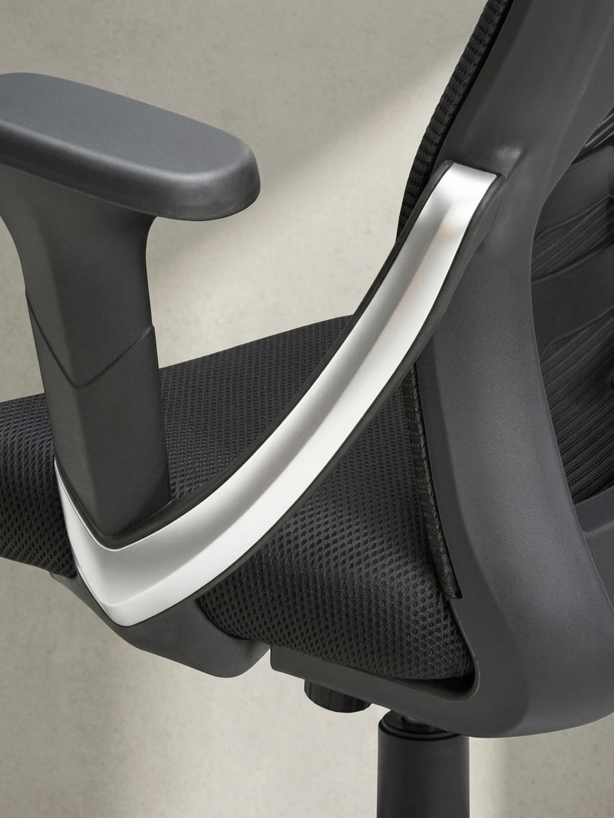 BÜRODREHSTUHL Schwarz Mesh mit Wippmechanik, Kopfstütze und 4-fach Lordosenstütze ASTRA - Schwarz, Kunststoff/Textil (65/123/65cm) - KADIMA DESIGN