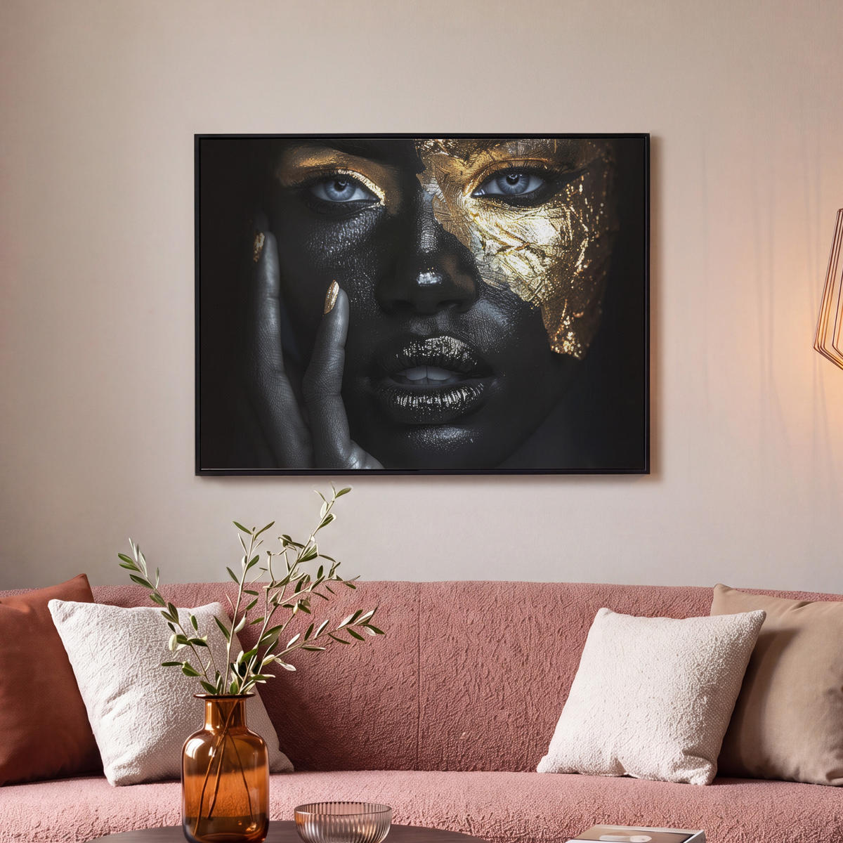 LEINWAND Bilder mit Rahmen - Frau - Gold - Porträt - Schwarz-Weiß - Luxus - 70x50 - Hellblau, Textil (70/50cm) - MuchoWow