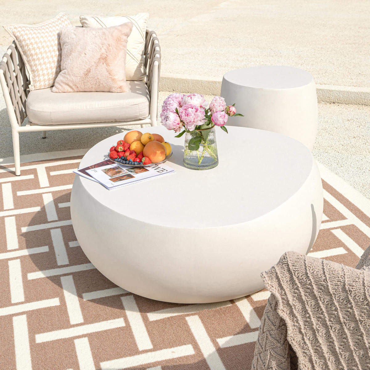 COUCHTISCH IKARIA aus Zement 107 x 100 x 41 cm - Creme, Naturmaterialien (107/100/41cm) - Elementi