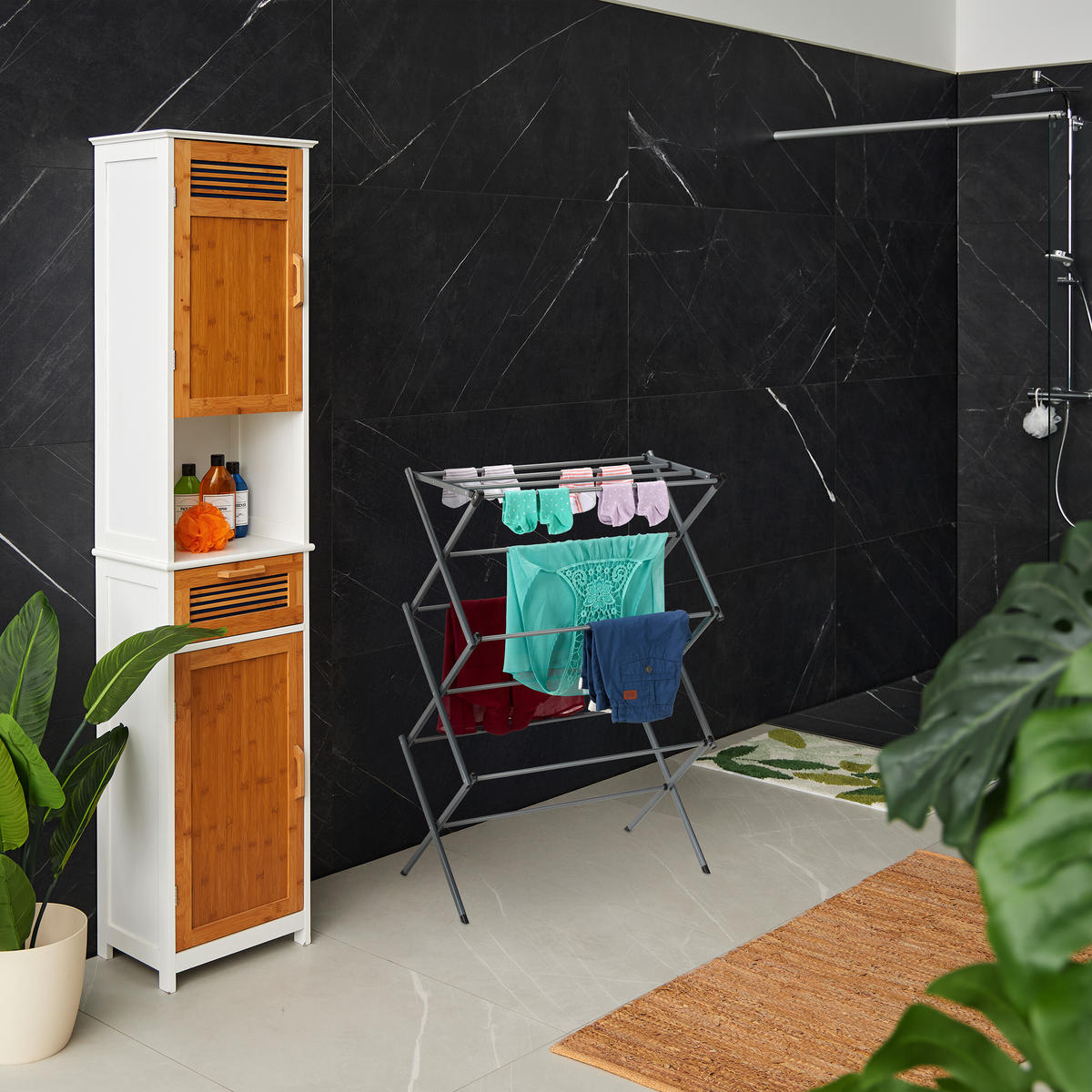 STOJAN na prádlo - strieborná, kov/plast (73/105/37cm) - Relaxdays