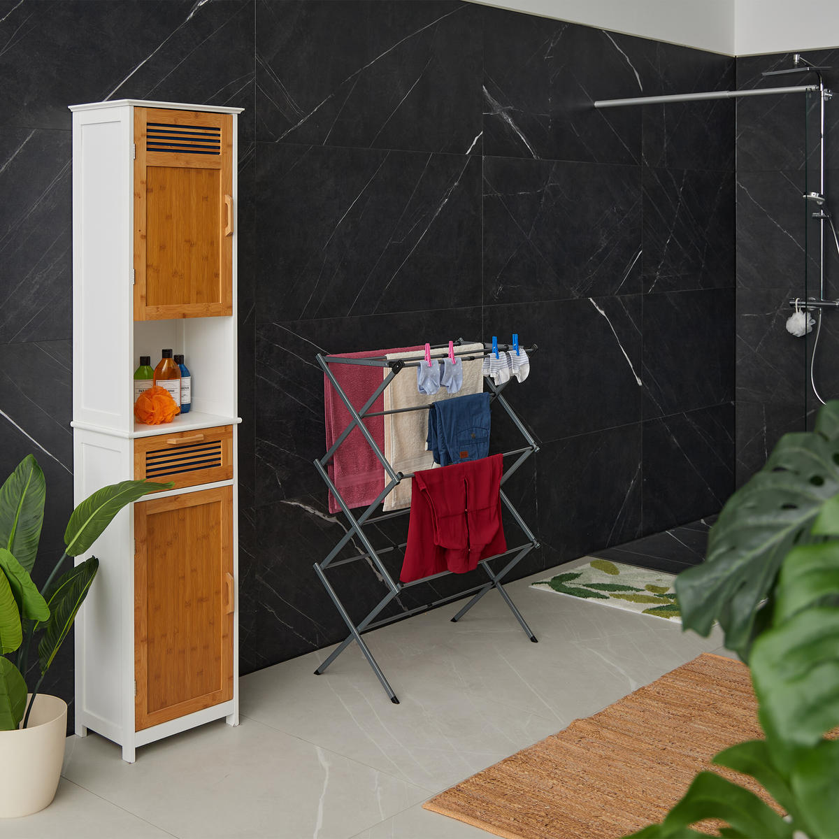 STOJAN na prádlo - čierna, kov/plast (73/105/37cm) - Relaxdays