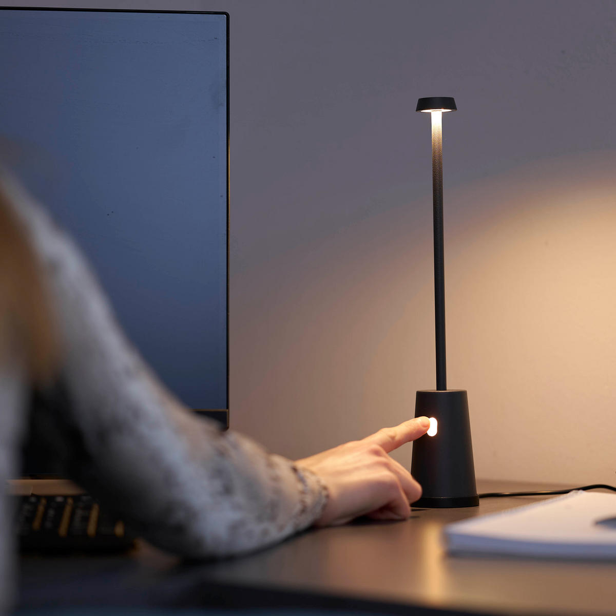 LED-TISCHLAMPE - dimmbar mit Touchsensor und Ladestation für warmweißes Licht, ideal für Innen und Außen, 1er-Set - Weiß, Kunststoff (5.5/5.5/32.2cm) - Northpoint
