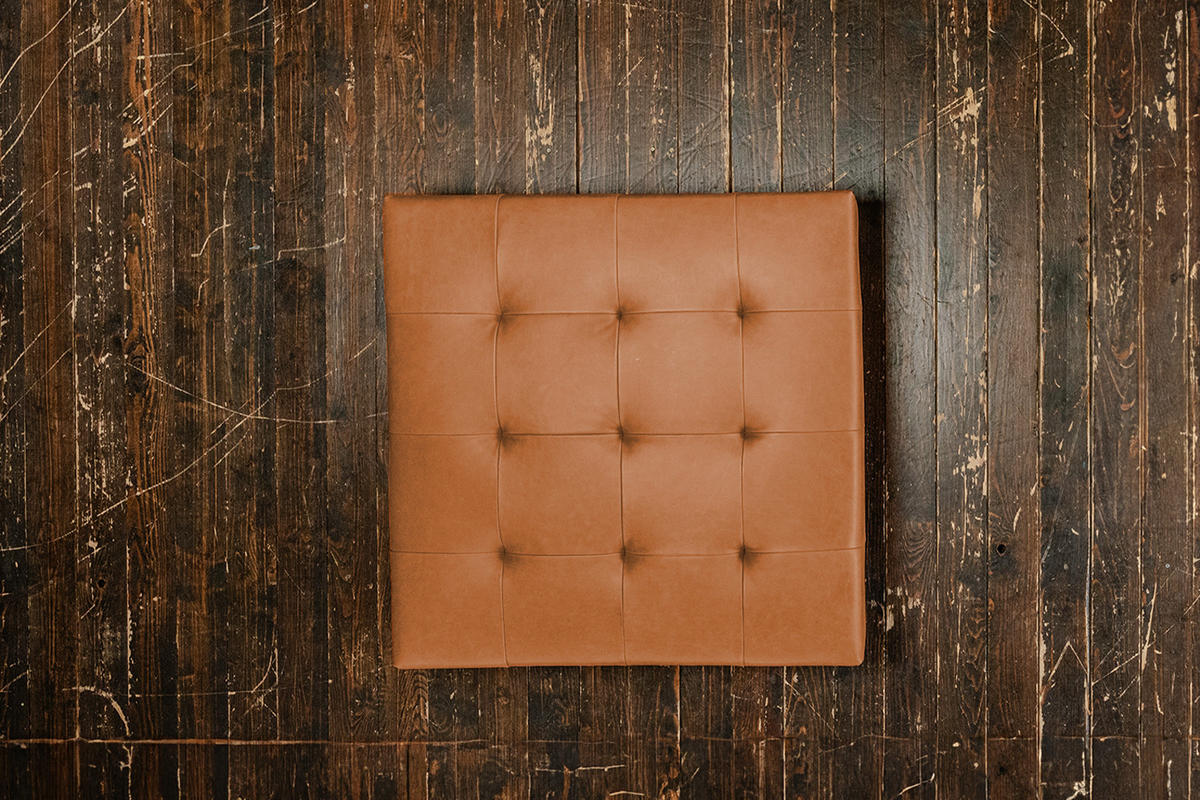 HOCKER WIOLO Braun Leder - Dunkelbraun/Silberfarben, Leder/Metall (110/42/110cm) - KAWOLA