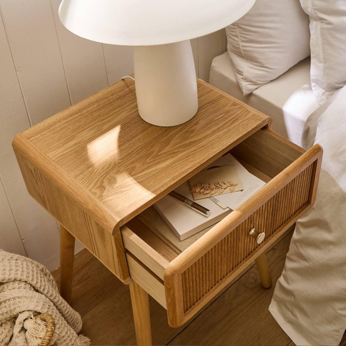 NACHTTISCH mit 1 Schublade und lamellenartiger Front 42/35/52 cm - Eschefarben, Holzwerkstoff (35/52/39cm) - Calicosy