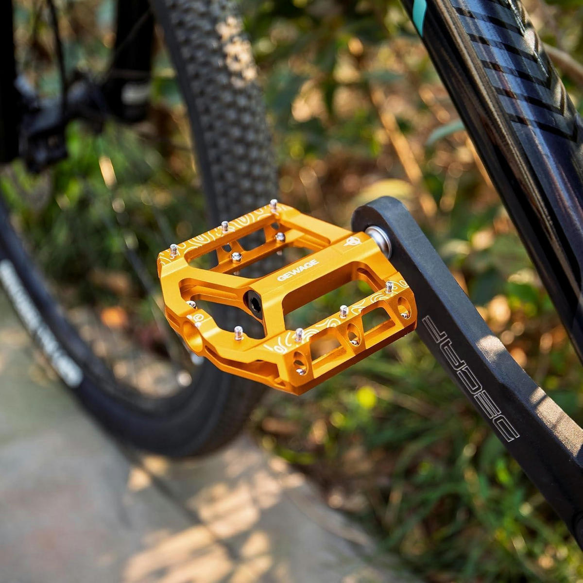 FAHRRADPEDALE Set – Flat Pedale für Mountainbike & Gravel Bike, Aluminiumlegierung, rutschfest, Gold - Goldfarben, Metall (10/2/12cm)
