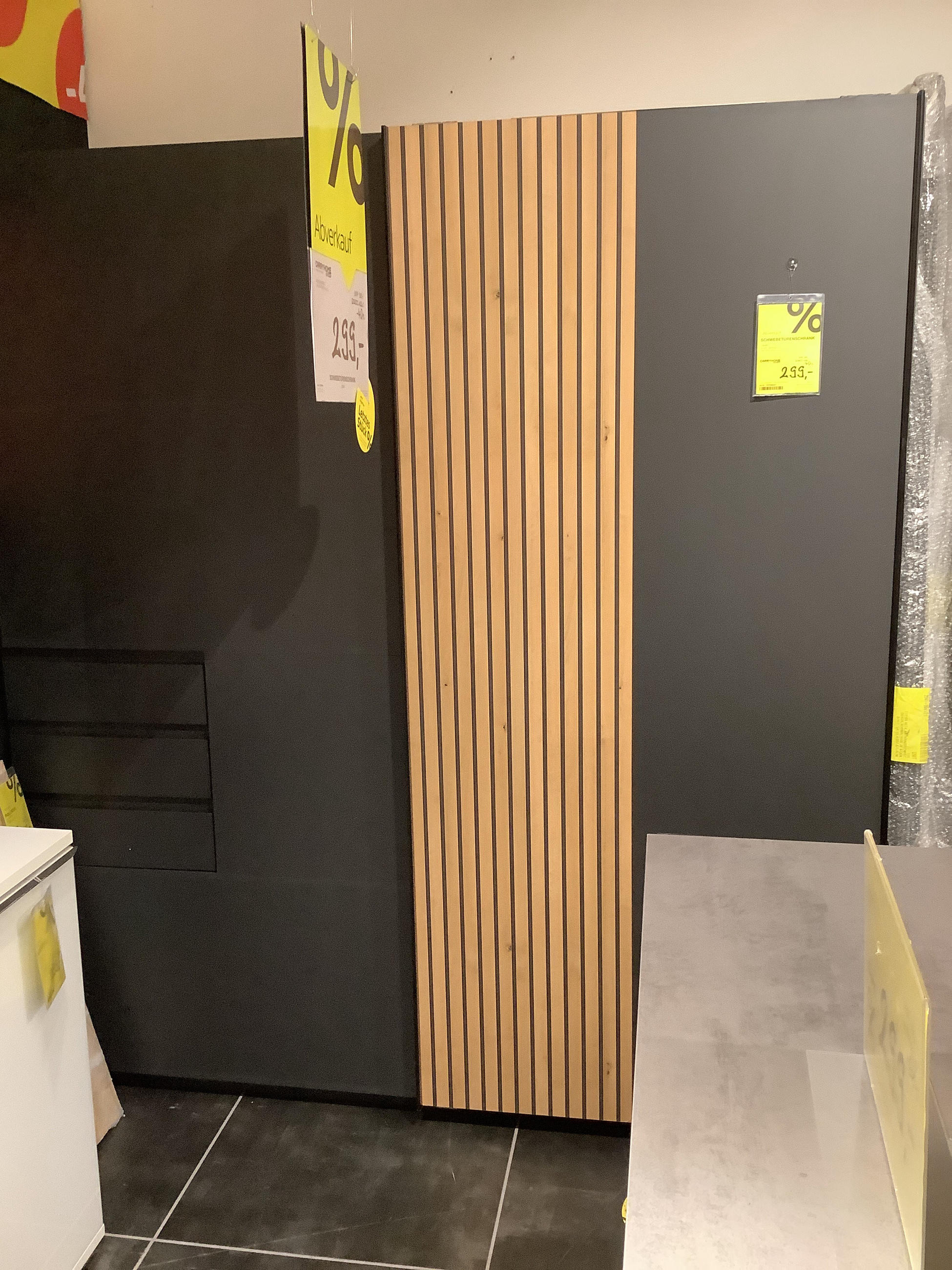 SCHWEBETÜRENSCHRANK COBURG - Carryhome