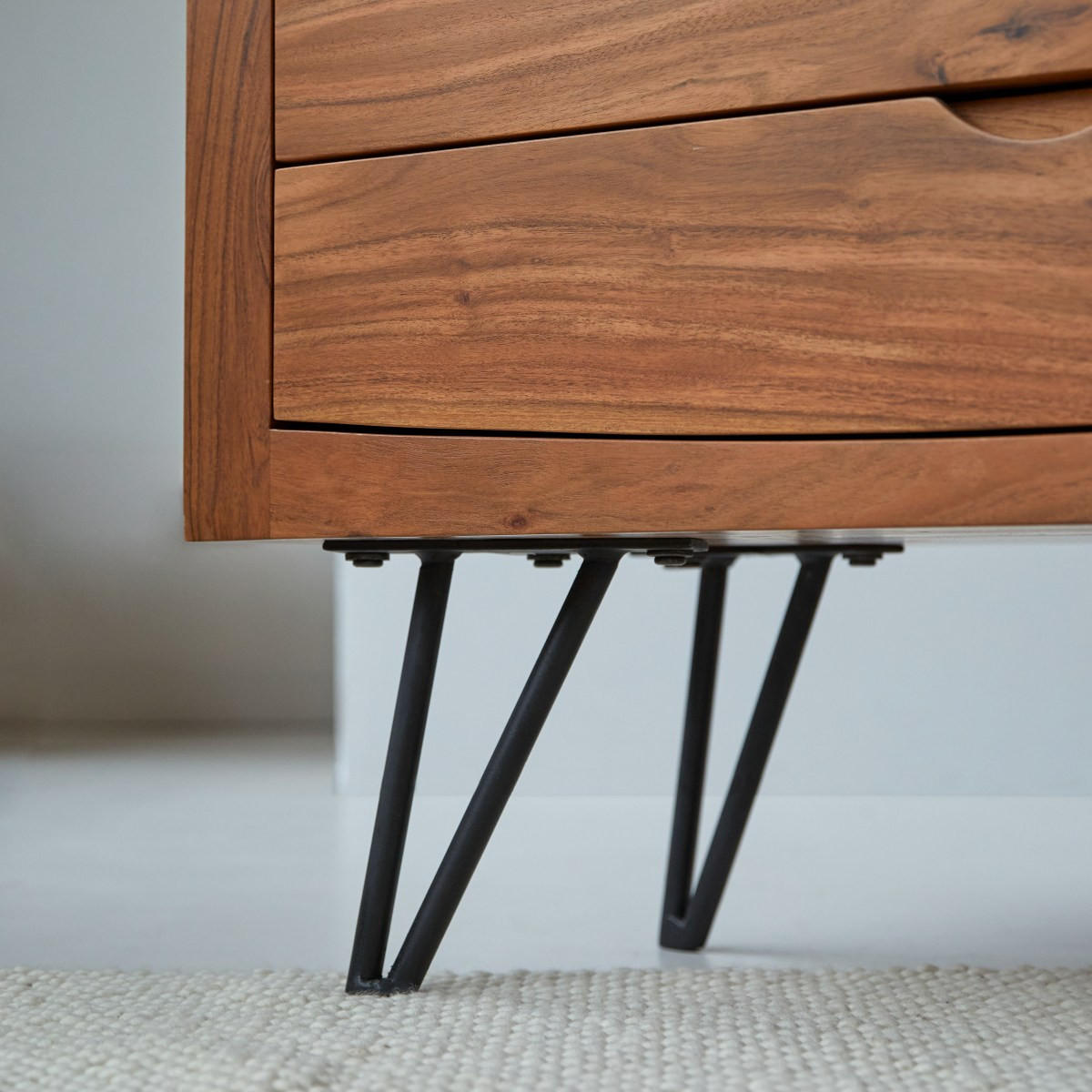 KOMMODE Bonnie Braun aus Akazie - Braun, Holz (90/77/40cm) - Tikamoon
