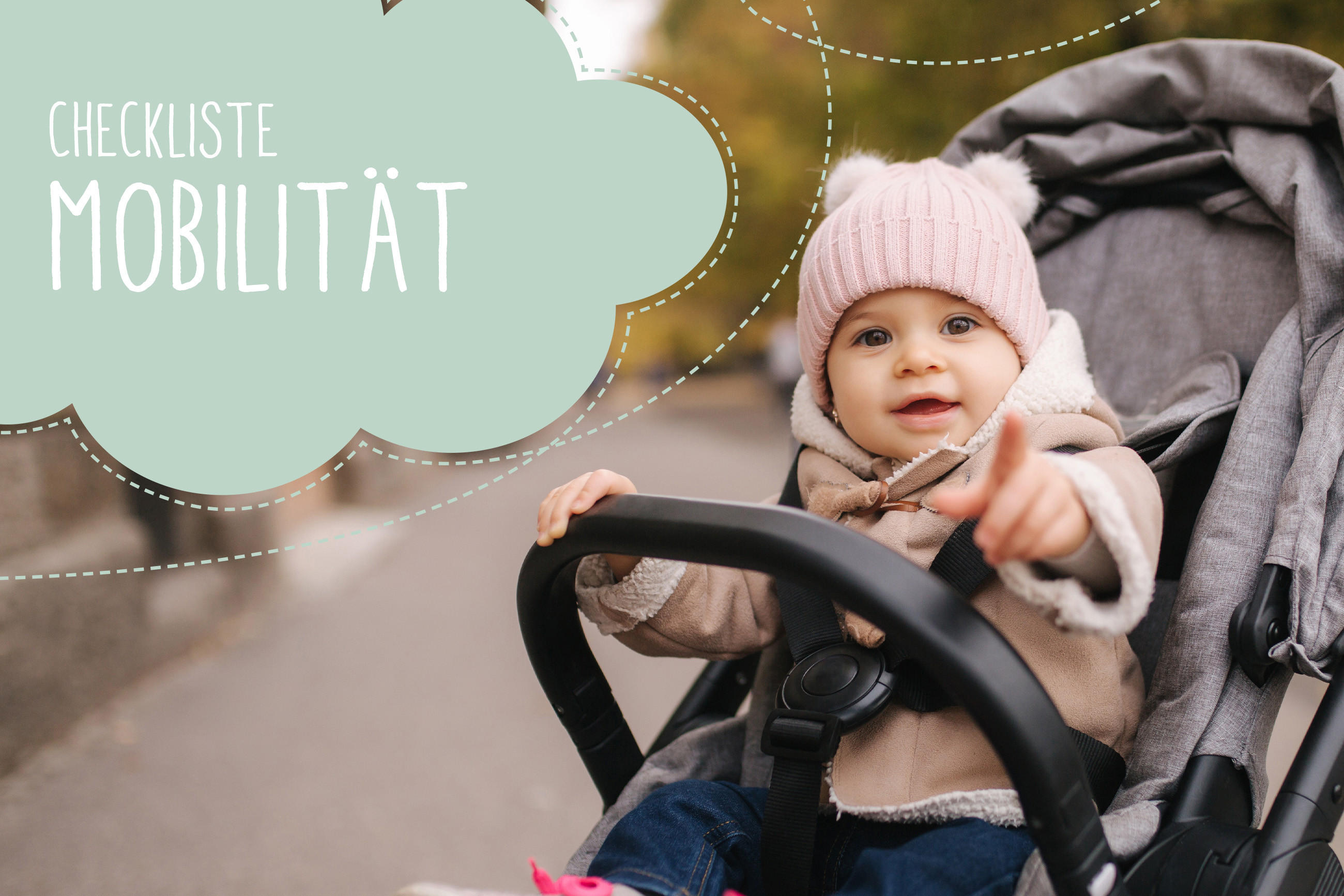 Kleinkind sitzt im Kinderwagen, trägt eine warme Jacke und Mütze, zeigt mit einer Hand nach vorne, mit dem Hinweis „Checkliste Mobilität“ in einer Wolke oben links