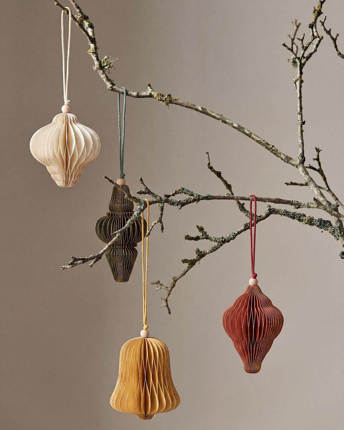 WEIHNACHTSBAUMSCHMUCK 20er Set Papier Bunt Malselva - Multicolor, Papier (10/10/10cm) - Beliani
