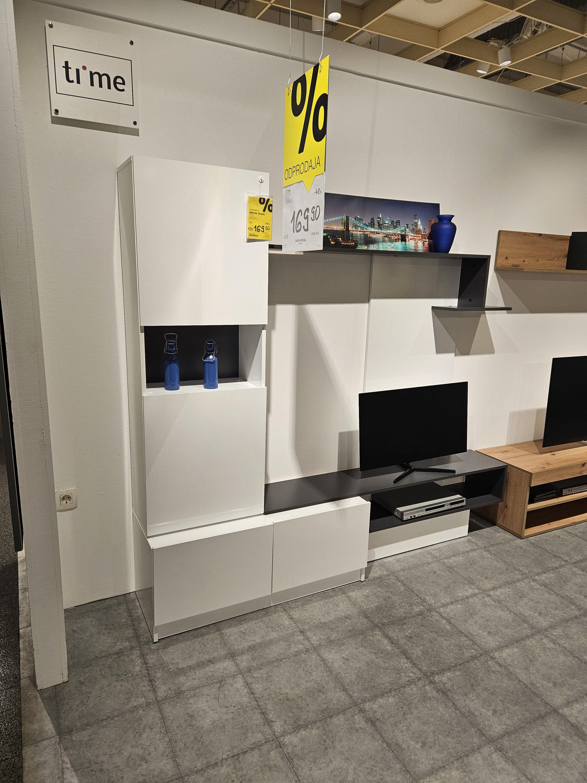 DNEVNI REGAL AMSTERDAM - Carryhome