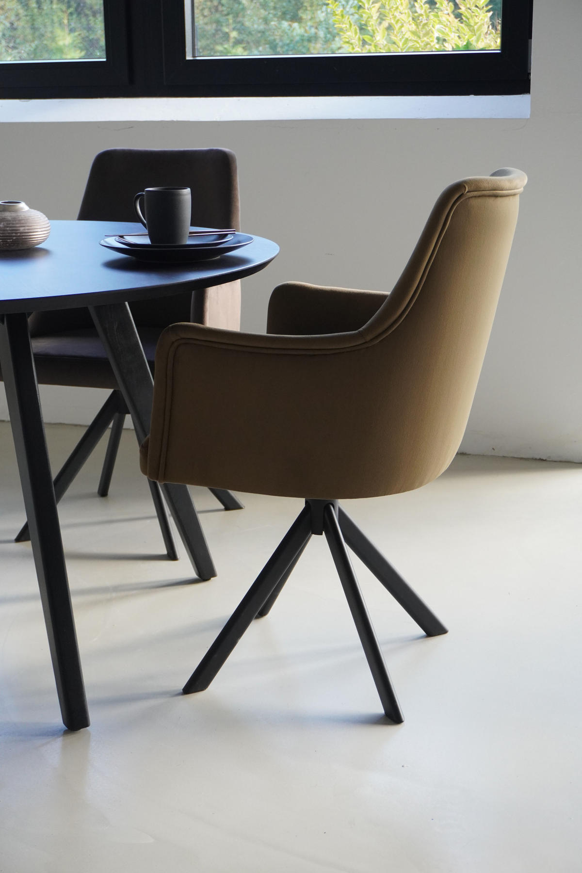 ARMLEHNENSTUHL Sello oliv mit S-Fuß drehbar - Schwarz/Olivgrün, Textil/Metall (55/90/58cm) - INKA furniture