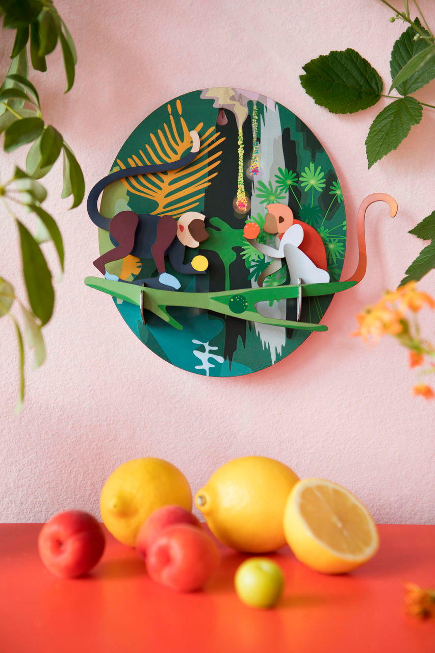 WANDDEKO Verspielter Affe 24/5 cm - Grün, Wellpappe (24/5/23cm) - KUNSTLOFT