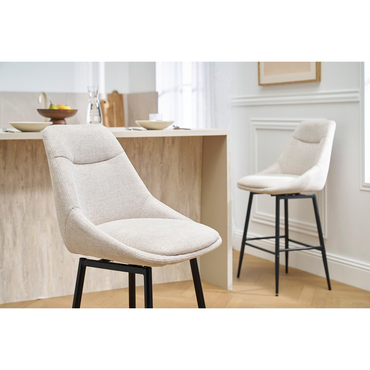 BARHOCKER drehbar 360° aus Stoff in Samtoptik beige und Metall H66 cm (2er-Set) ALESS - Beige, Textil (52.5/97/49.5cm) - Miliboo