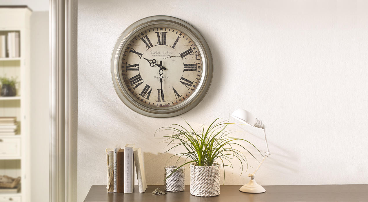 Wanduhr silberfarben, 47 cm von Ambia Home