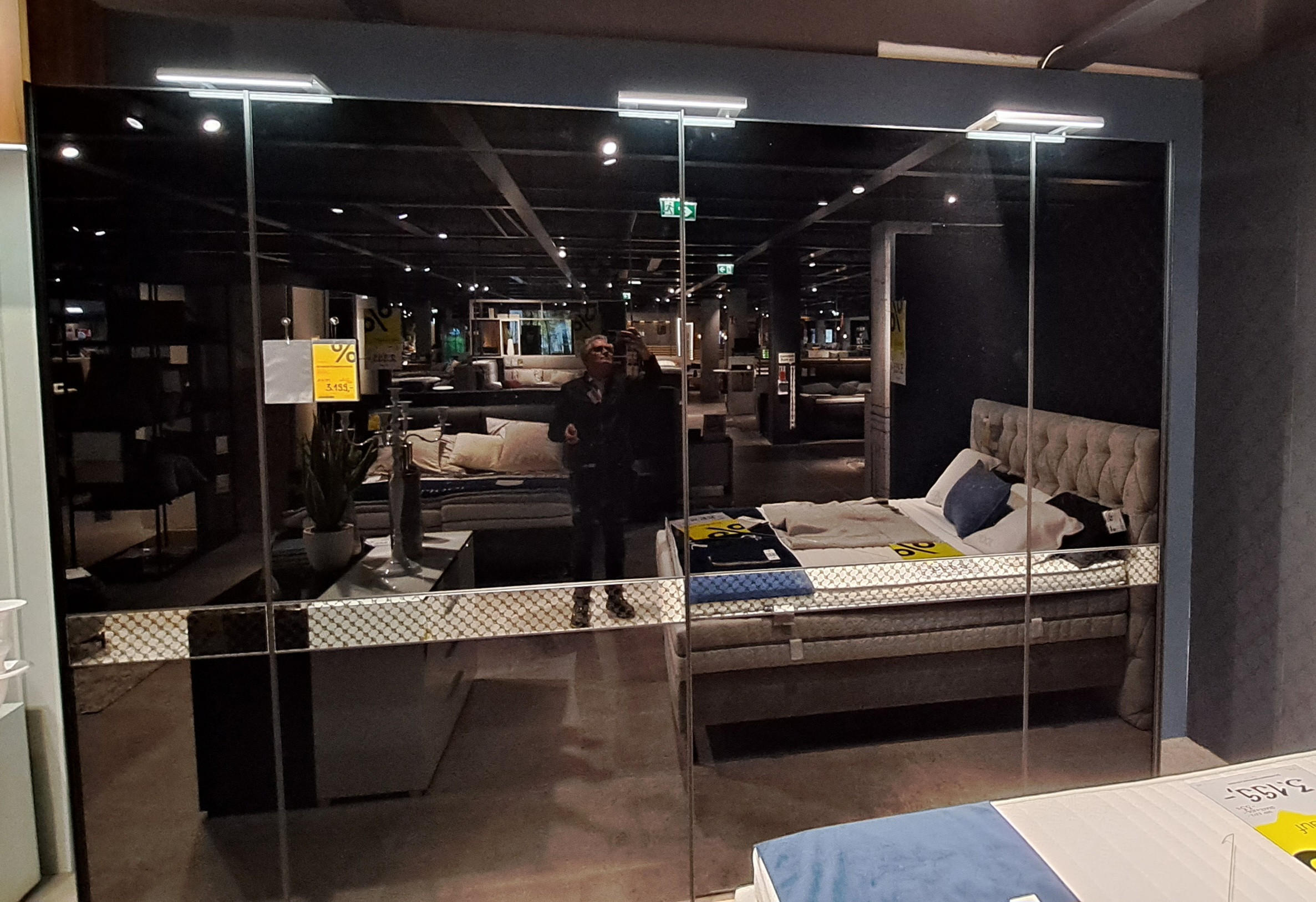 SCHWEBETÜRSCHRANK POSH - Joop!