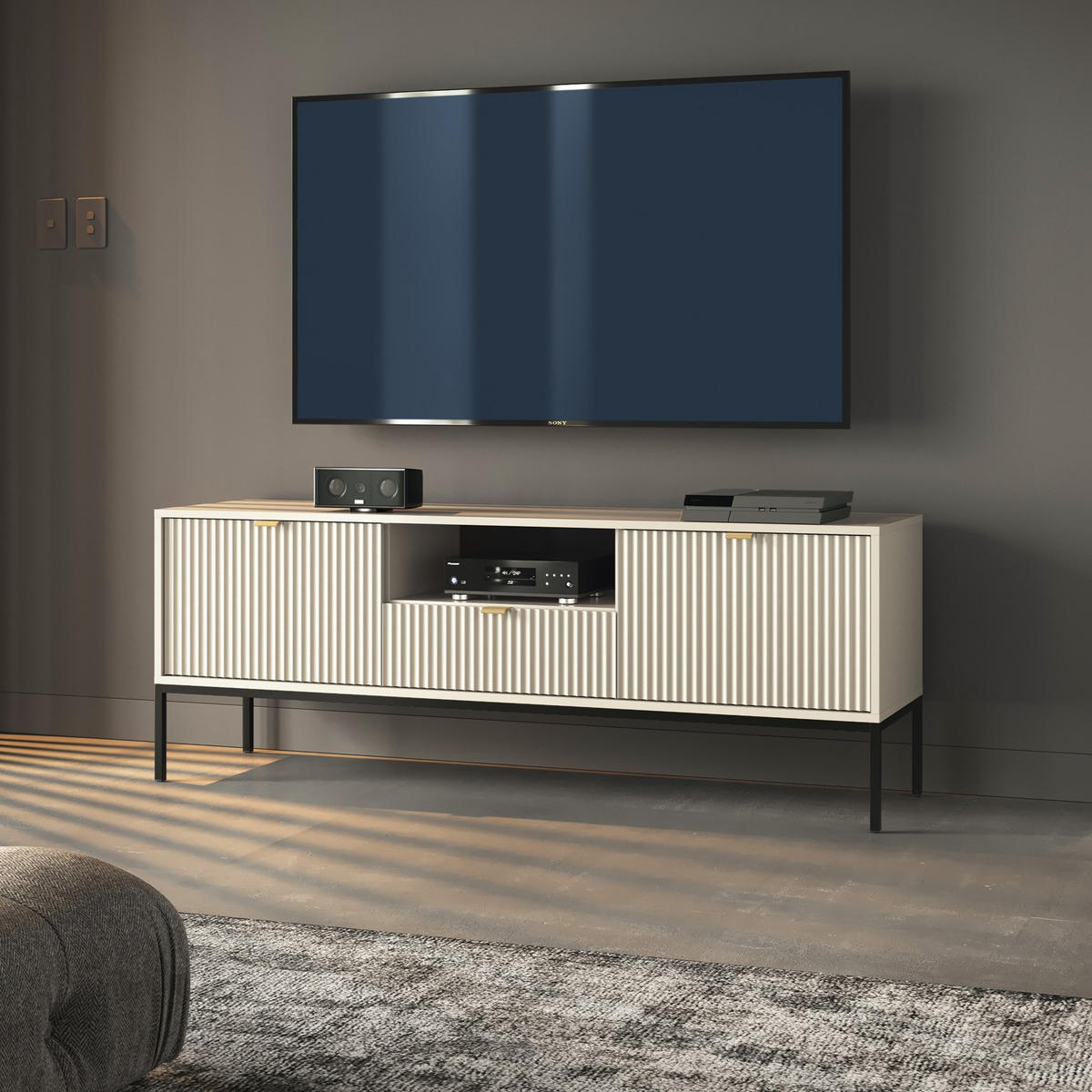 MODERNES Geriffeltes TV-Board KIOTO RTV2D1SZ (Kaschmir, Schwarzes Gestell, Soft-Close Türen) - Kaschmir/Goldfarben, Holz/Holzwerkstoff (154/56/39cm) - Ravio