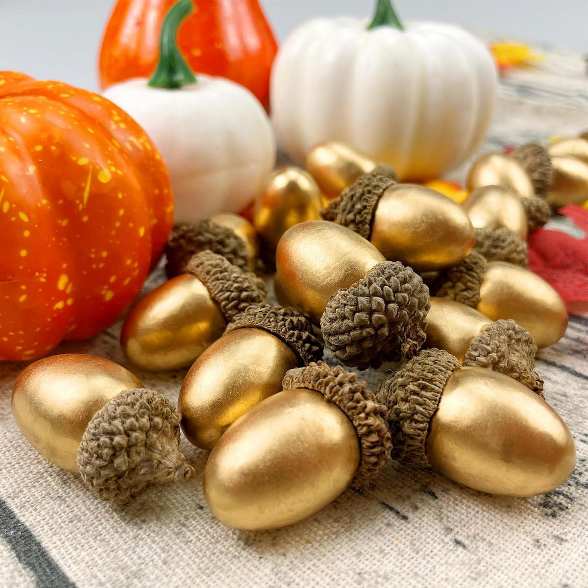 KÜNSTLICHE Eicheln 50 Stück Goldene Eichel mit natürlicher Kappe - Goldfarben, Kunststoff (3.3cm)
