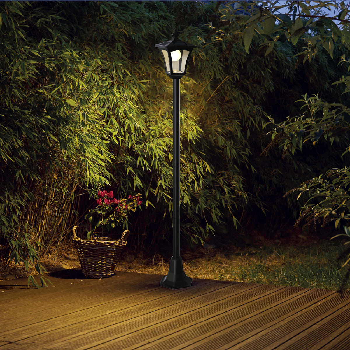 LED-SOLAR-GARTENSTEHLEUCHTE mit Bewegungsmelder Dämmerungssensor für Garten Terasse Balkon warmweißes Licht 3000K 20lm IP44 3-in-1 - Schwarz, Kunststoff (17.5/17.5/175cm) - Northpoint