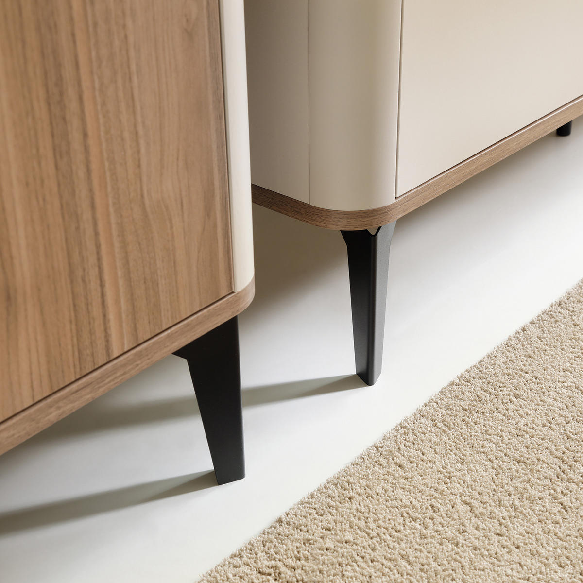 DREHTÜRENSCHRANK Aurora, 2-türig mit Regalfächern, Kleiderstange & hohen Beinen - Kaschmir/Nussbaumfarben, Holzwerkstoff/Metall (88/190/52cm) - Beautysofa