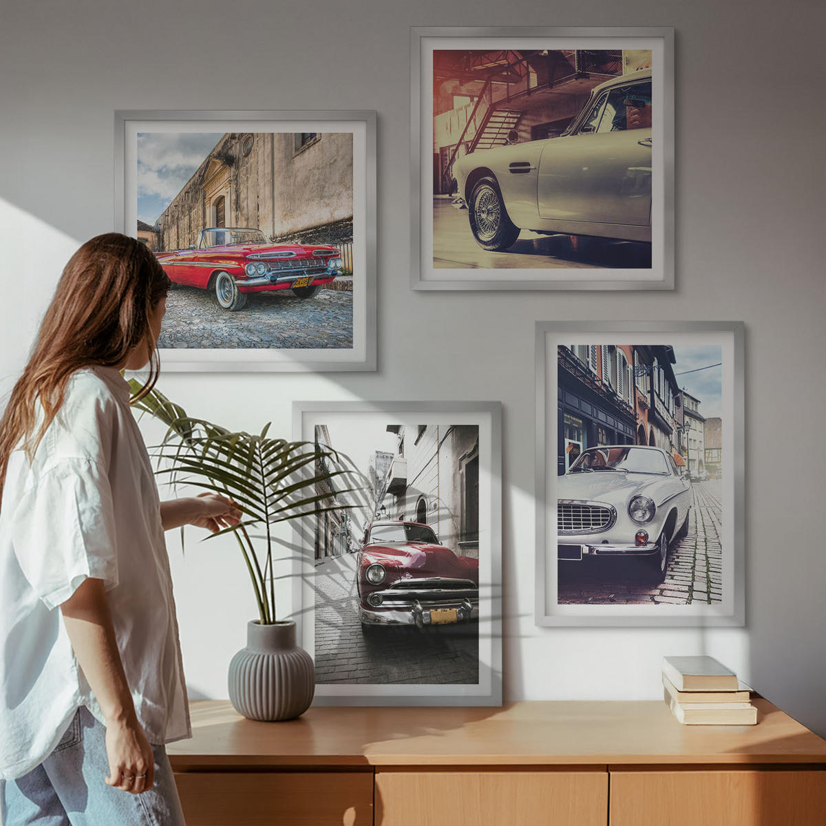 WANDBILDER 4er Set - 50x50 cm & 40x60 cm Silberner Rahmen - Oldtimer in Städten - Silberfarben, Kunststoff (50/50cm) - ArtPrintCave
