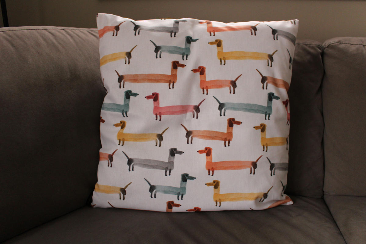 KISSENHÜLLE KLEINE DACKEL BUNT - Multicolor, Textil (50/50cm) - Yve! decoration