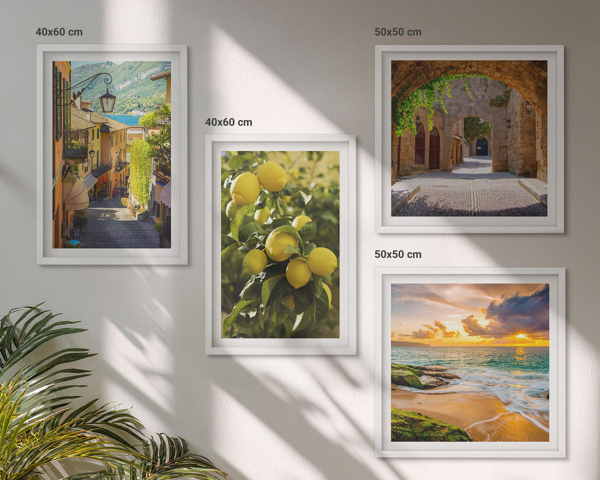 BILDER SET 4er Set - 50x50 cm & 40x60 cm Weißer Rahmen - Malerische Straßen am Meer, Strand - Weiß, Kunststoff (50/50cm) - TULUP
