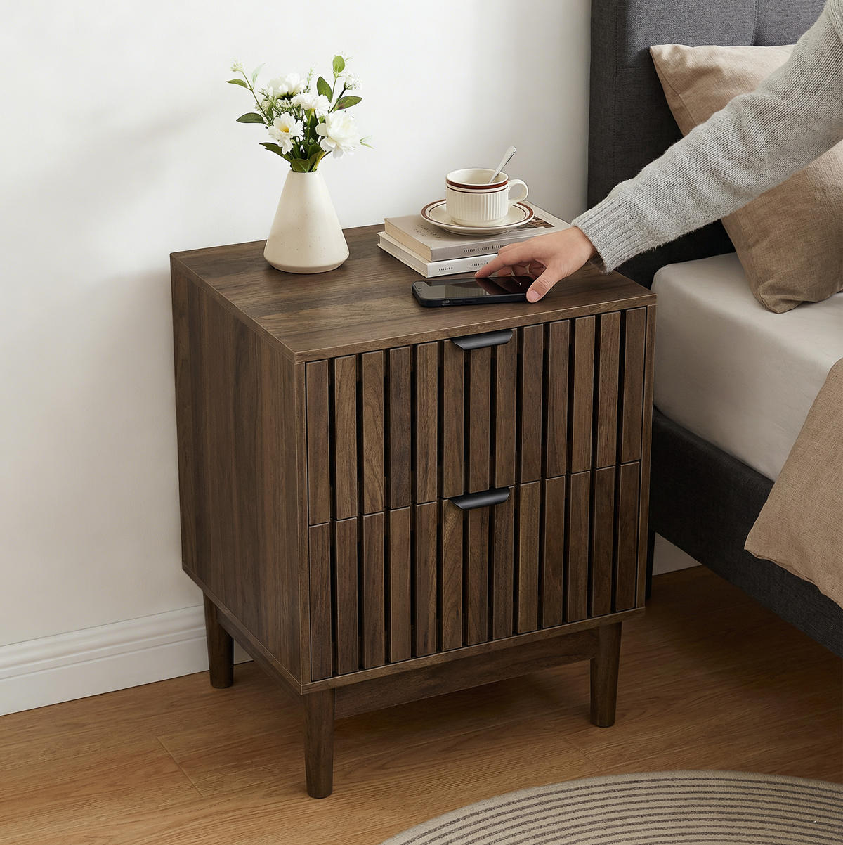 NACHTTISCH aus MDF und Holzwerkstoff 45x39x56,5 cm Walnuss mit 2 Schubladen und offenem Fach im Lattenrost-Design - Walnussfarben, Holzwerkstoff (45/56.5/39cm) - Modfu