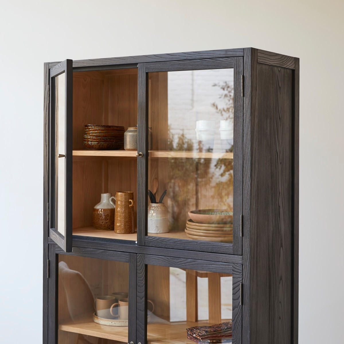 GESCHIRRSCHRANK Carmen Schwarz aus Eschenholz - Schwarz, Holz (100/180/45cm) - Tikamoon