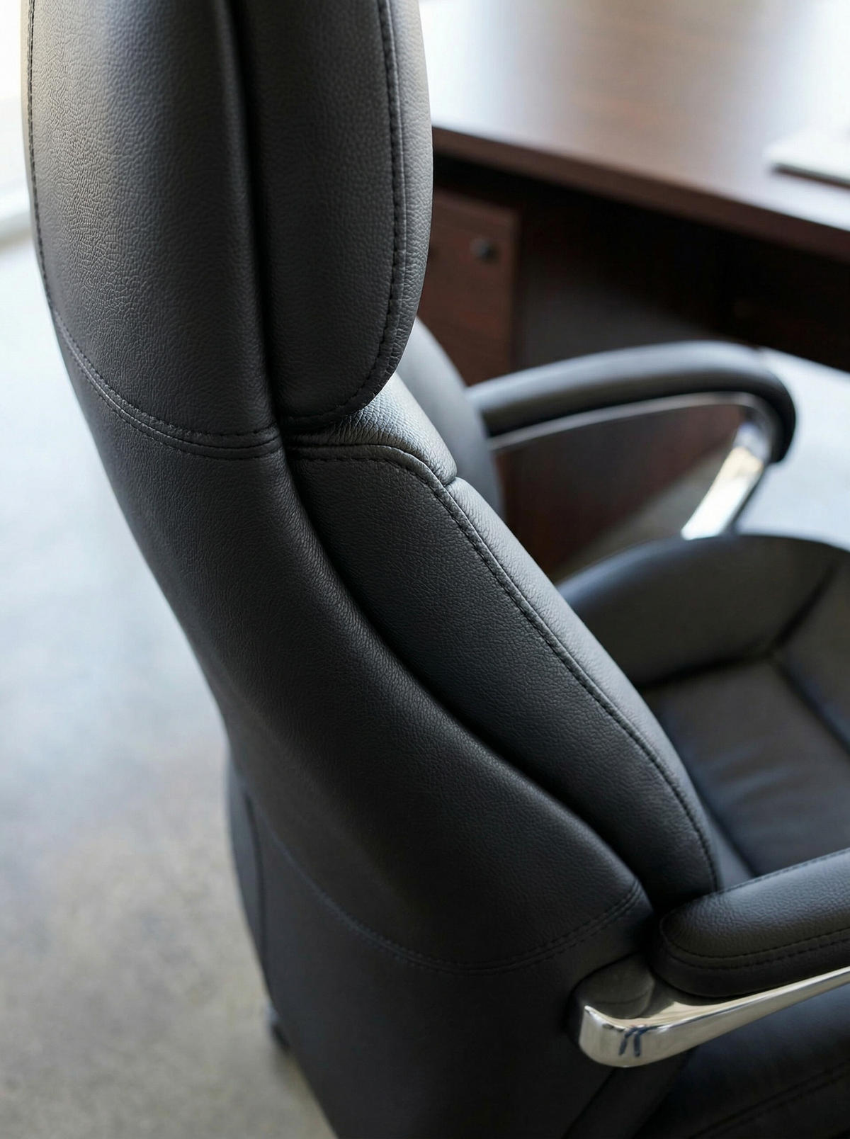 CHEFSESSEL Leder mit Multiblockwippmechanik bis 120 kg MIRON, Schwarz 67x67x137 cm - Silberfarben/Schwarz, Leder/Metall (67/137/67cm) - KADIMA DESIGN