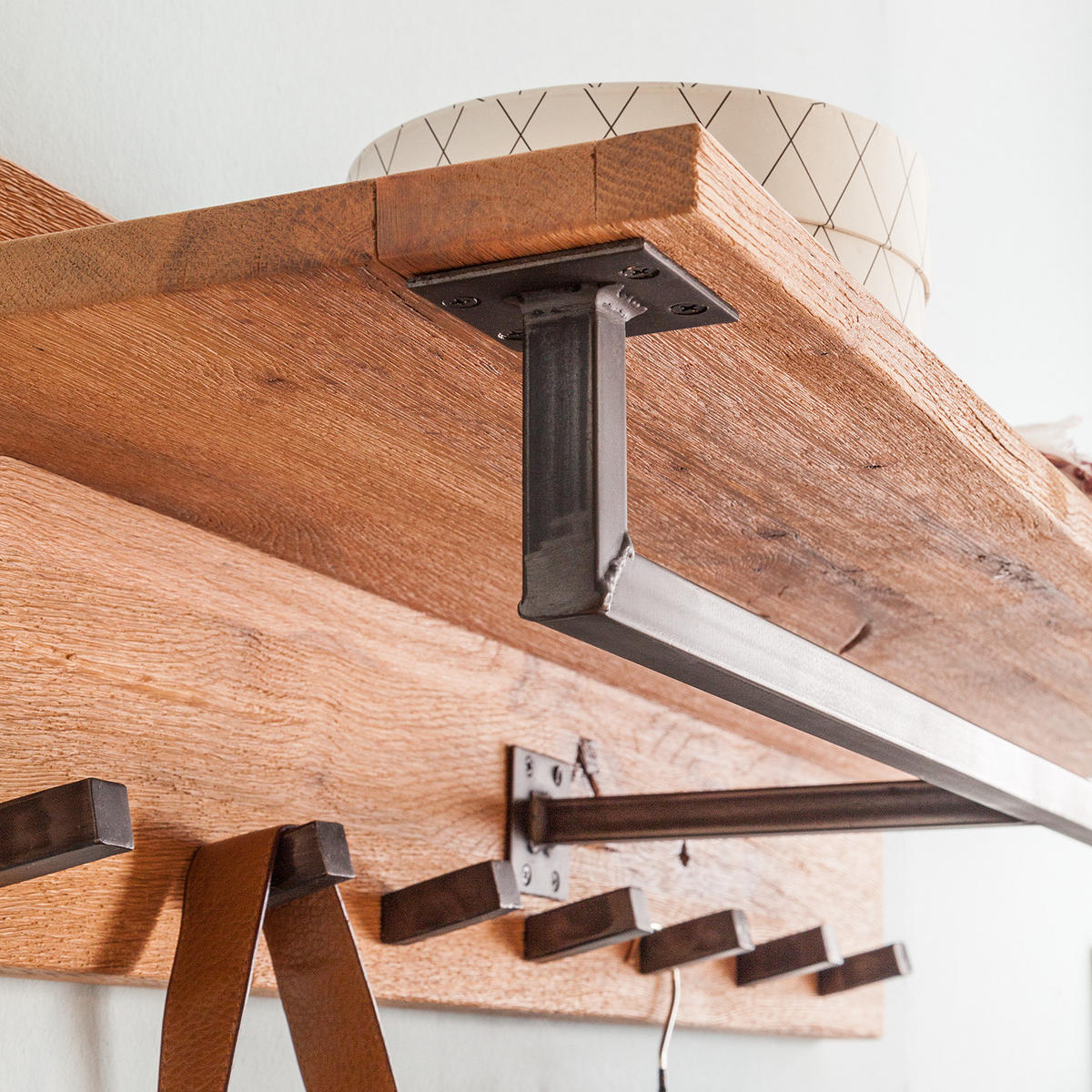 WANDGARDEROBE - Wildeiche massiv - Eichefarben, Holz/Metall (100/24/30cm) - home24